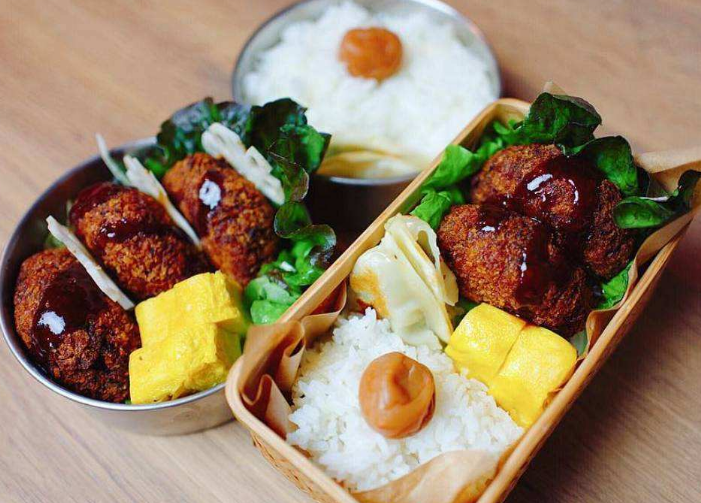 发现了吗?日本便当的中间总是放着一颗梅子,原因另有深意