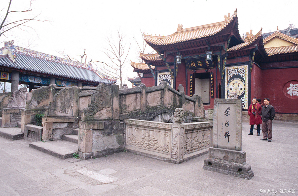 重庆丰都鬼城,位于长江三峡库区的丰都县,自古以来就是一处充满神秘