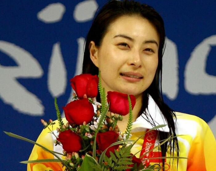 她是最美跳水皇后,嫁百亿豪门被宠成公主,37岁却白发眼睛近失明
