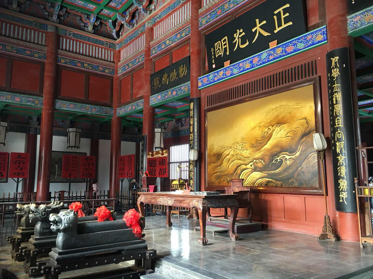 开封府内寻包拯,龙亭湖畔观潘杨,相国寺中诚礼佛