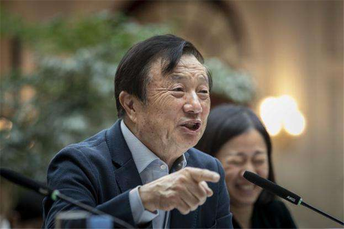 任正非办公室被曝光,看到桌上两件东西,网友称赞不已!