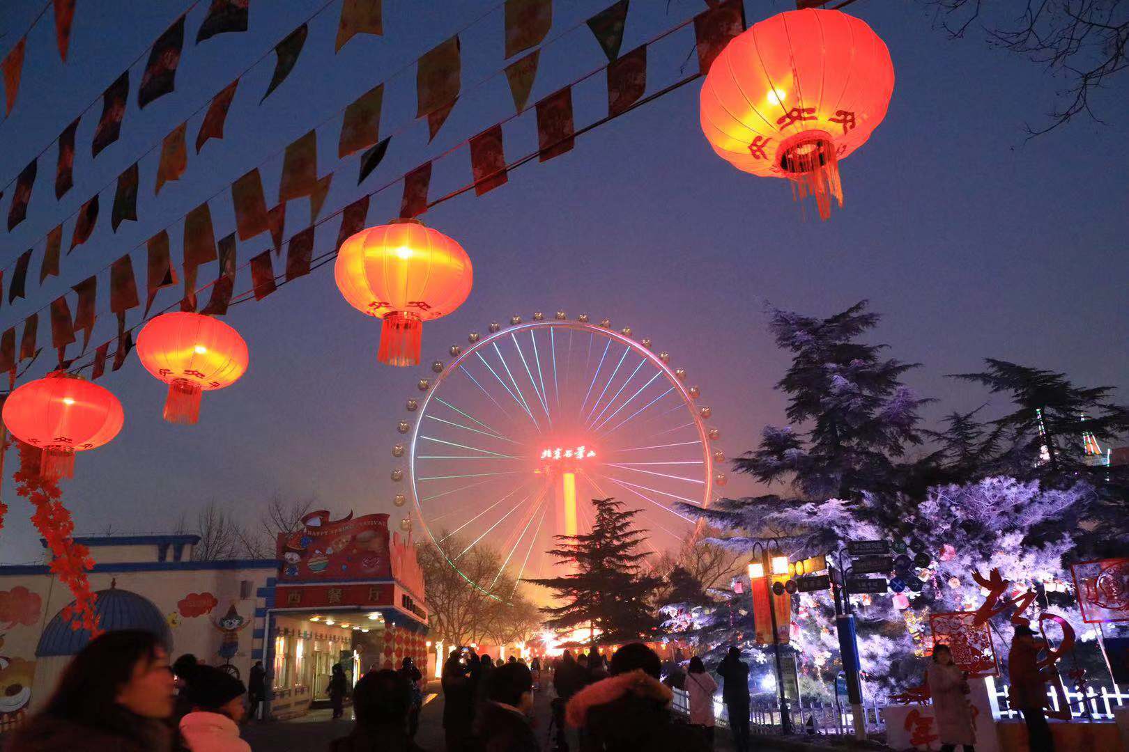新京报快讯(记者 周依)赏花灯是元宵节的传统民俗