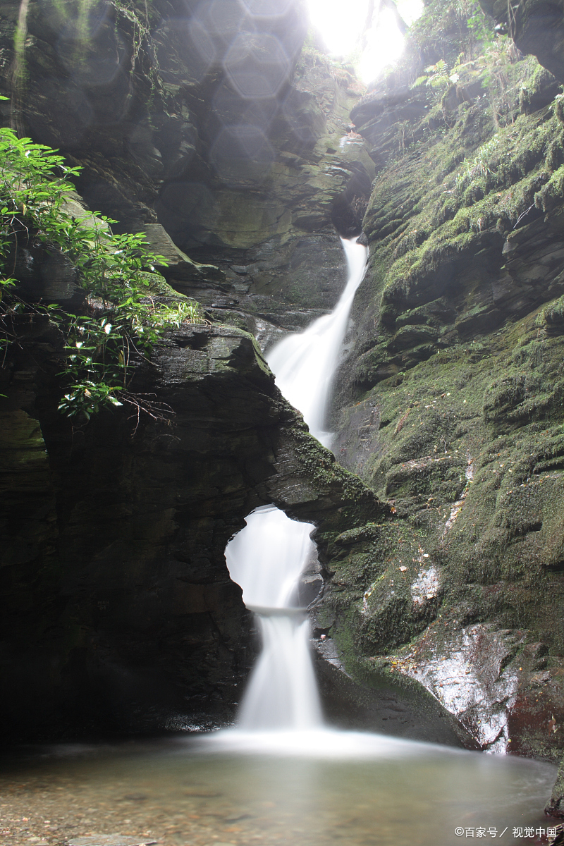 百丈漈风景区位于浙江省温州市文成县百丈漈镇篁庄村,是一处集旅游