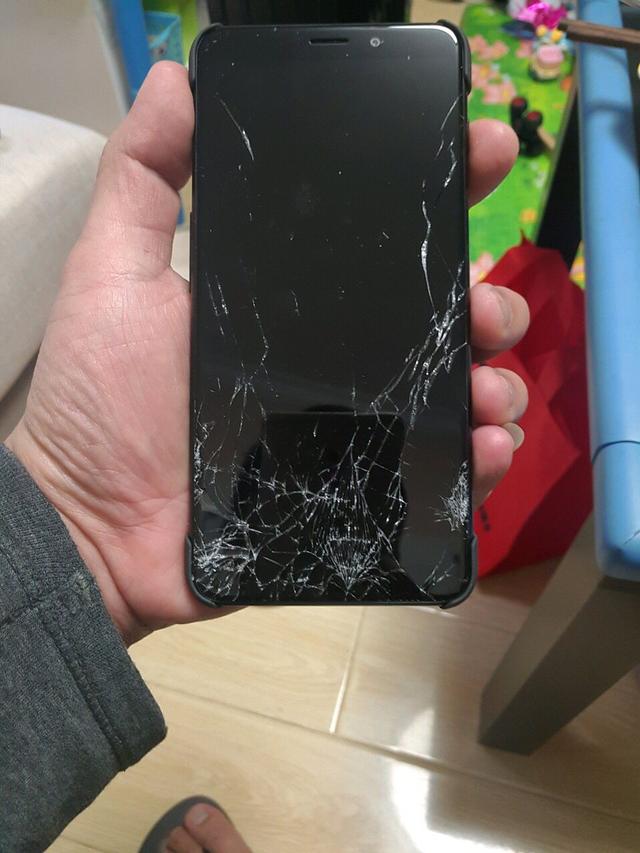 网友经历魅蓝s6全网"首摔",售后换屏要300所有人都觉得贵