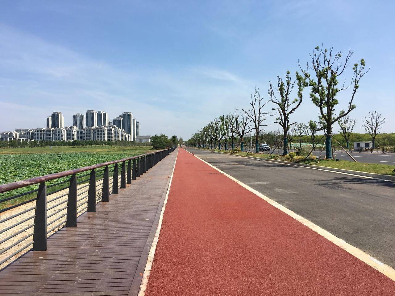 泥巴路变身迎宾大道 黄家湖大道具备通车条件