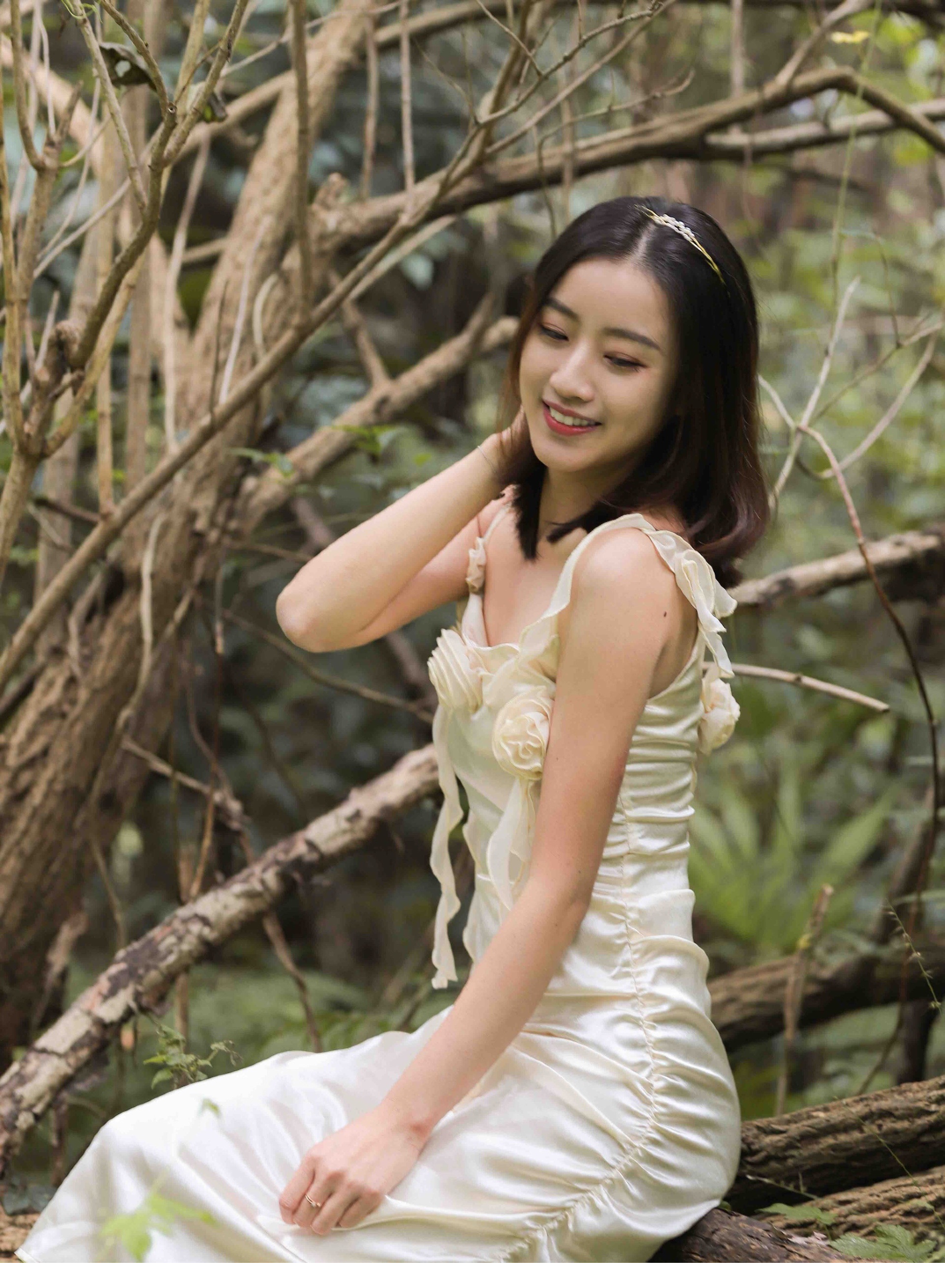 人像摄影 害羞的女友林中起舞