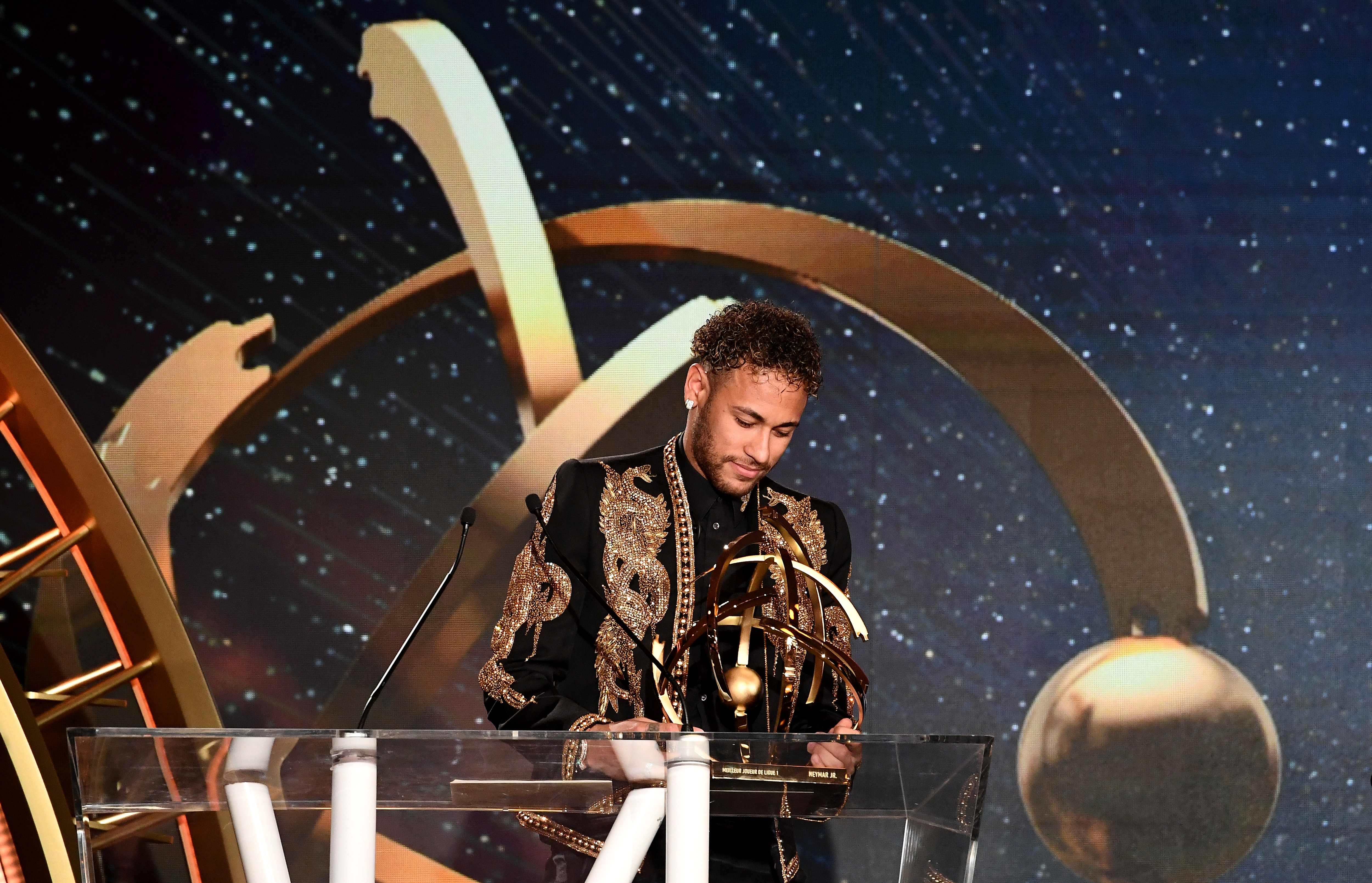 内马尔荣膺法甲最佳球员(4)