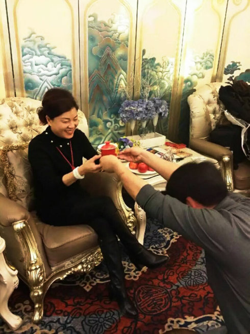 启功书法好看却难练,有"女启功"之称的韩宁宁得其几分神韵?