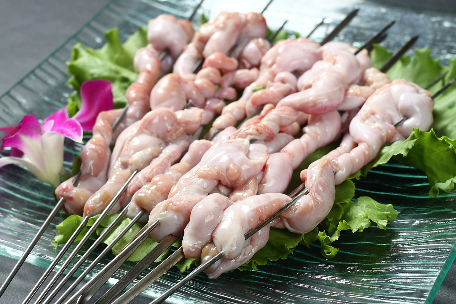 羊腰的功效与选购 羊腰子又名羊肾,为牛科动物山羊或绵羊的内脏的肾脏