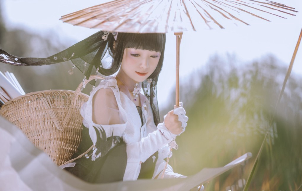 剑网3未烬花萝cos:月悬清秋引,关山魂梦长