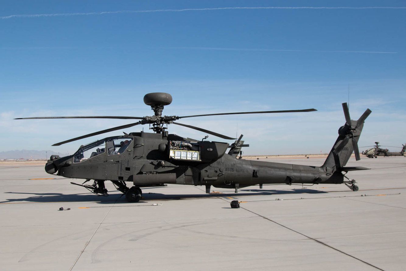 阿帕奇内的飞行员头盔被划出伤痕,美国怀疑胡赛拥有先进武器