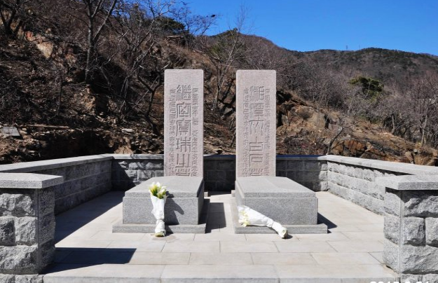 看了齐白石墓地,再看徐悲鸿墓地,简直天壤之别,差价就有100万