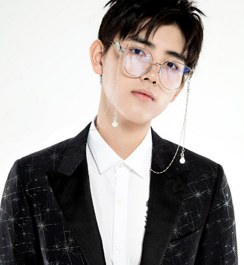 陈飞宇,2000年4月9日出生,中国内地男演员,他就读于美国泰伯学院 .