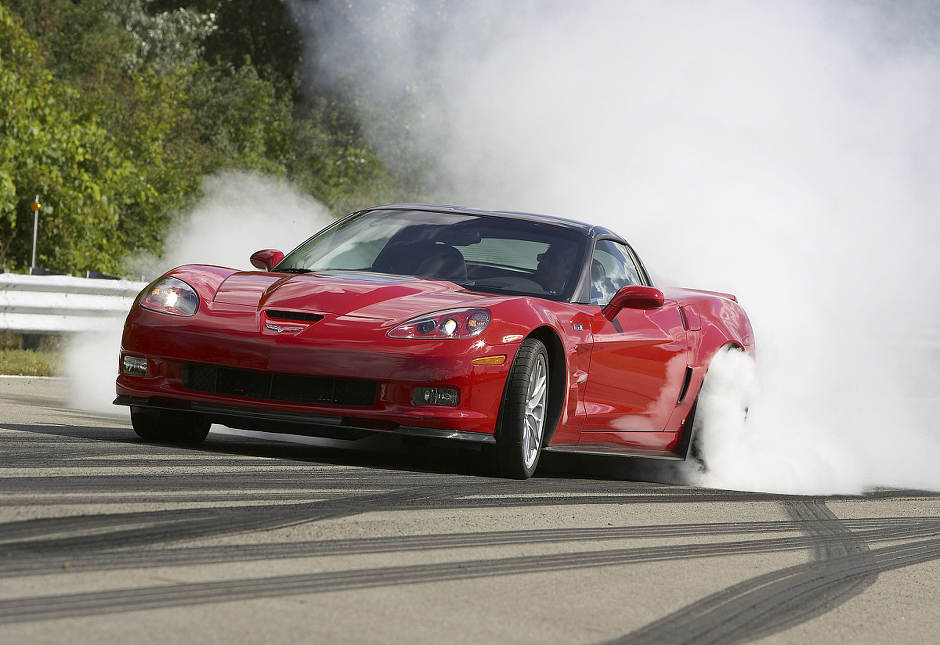 雪佛兰科尔维特:传奇中的超级跑车  作为一名汽车动力设计师,我将对