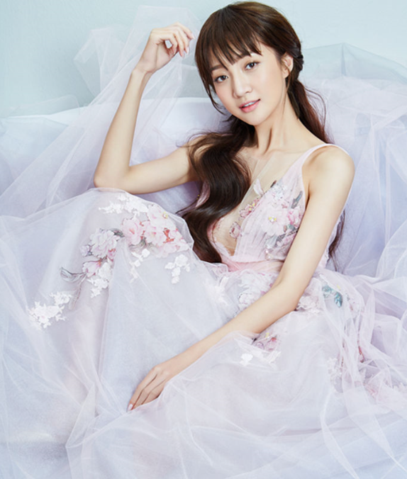 郑雅文掌握多门外语,自小学习舞蹈,气质太优雅了!