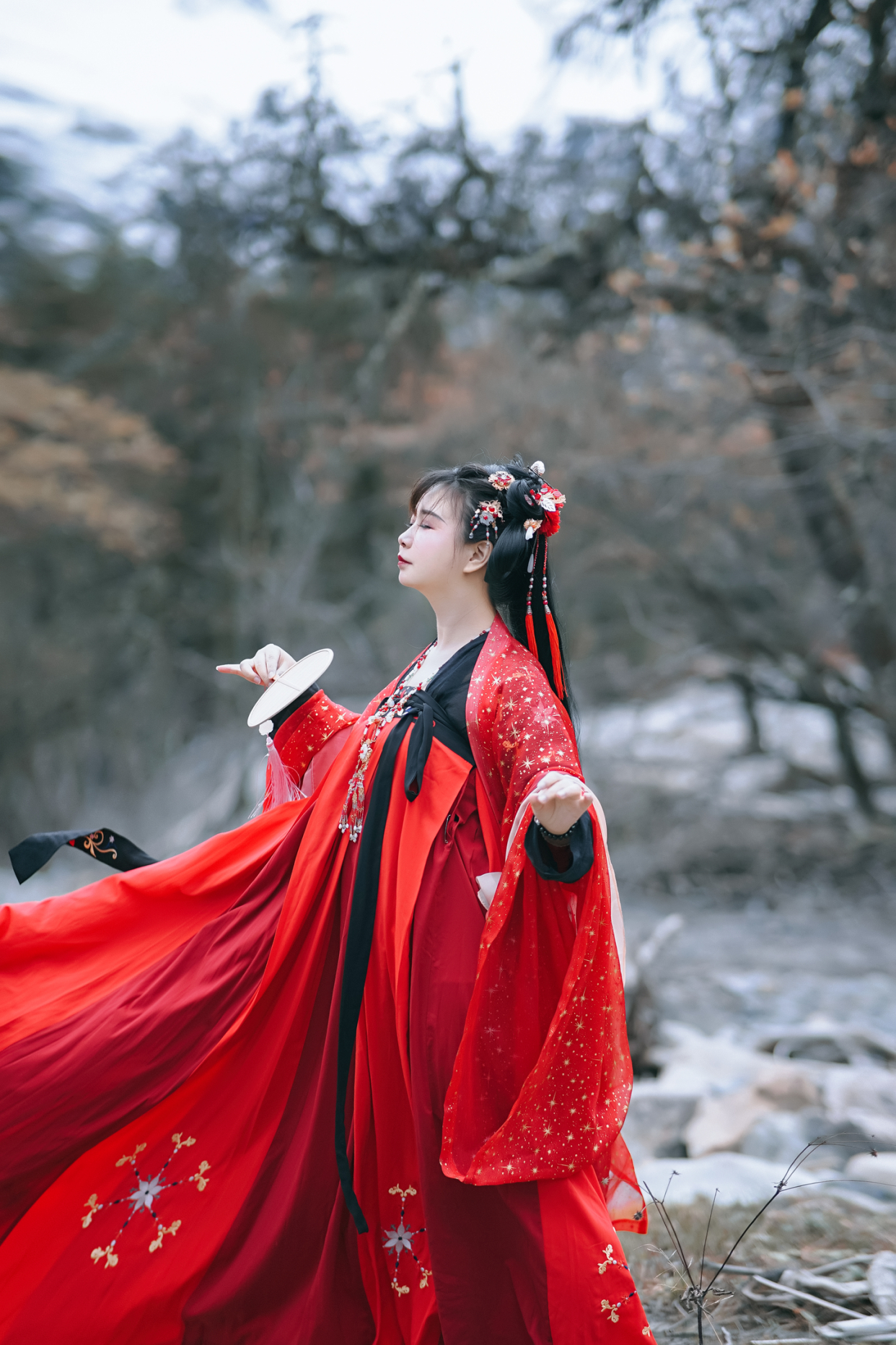 美少女cosplay:复古风汉服写真(侵删)