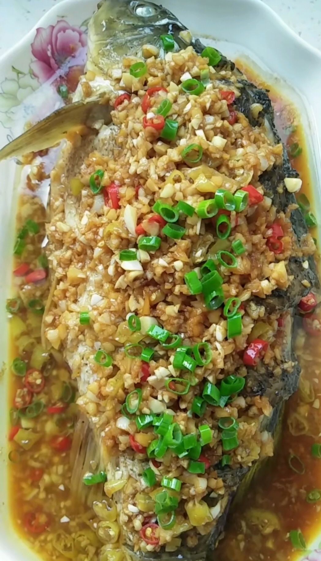 蒜香鲤鱼的家常做法