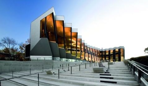 堪培拉大学开设了哪些体育专业?申请条件高吗?