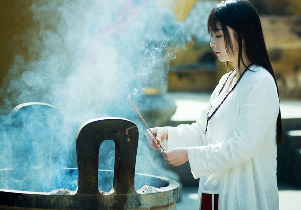 拜佛图片女子 唯美图片