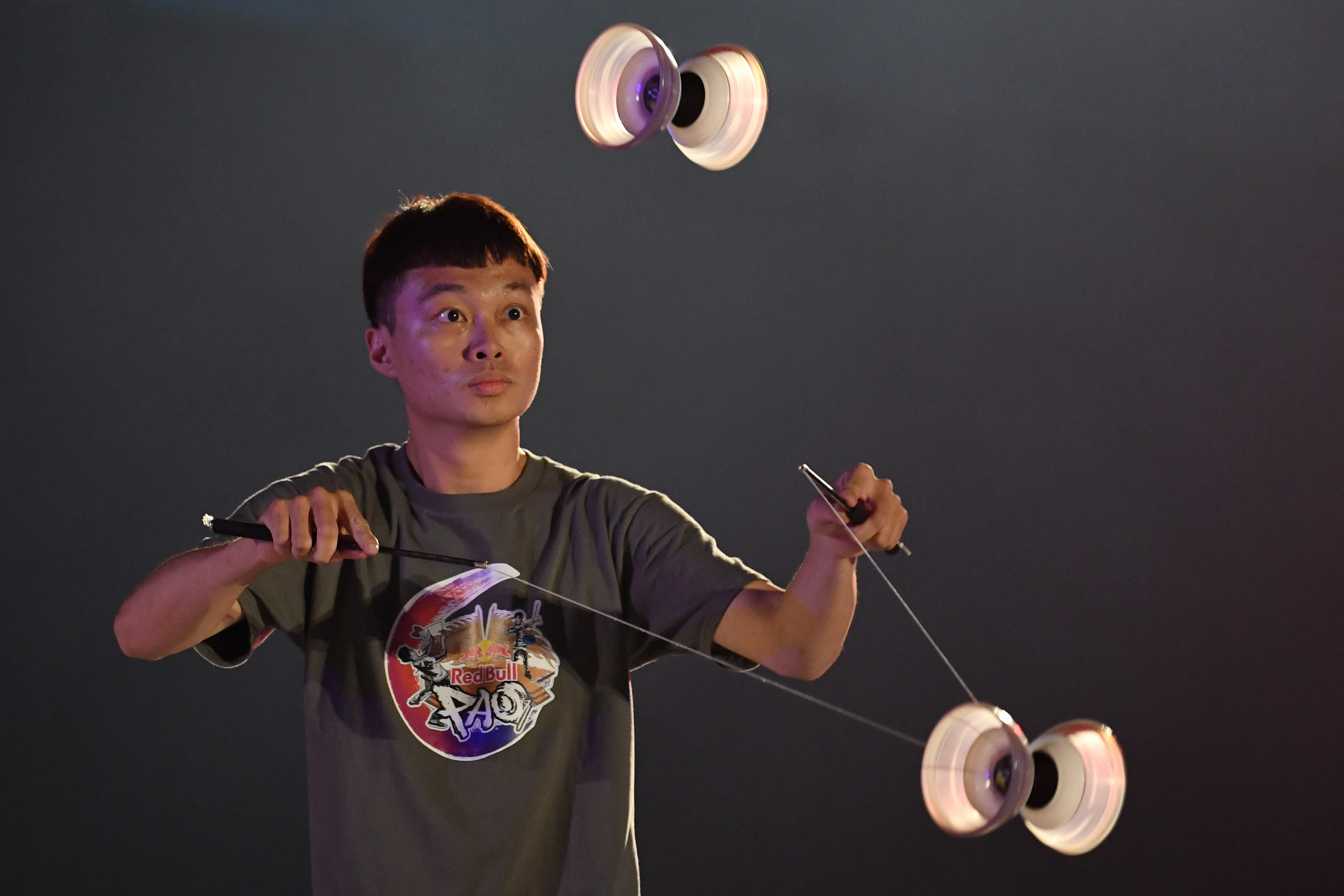 台北举行一对一花式扯铃大赛