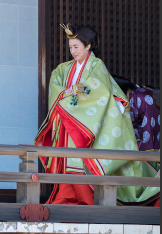 雅子皇后和服迎贵宾,古典盘发贵气十足,温婉之美散发!