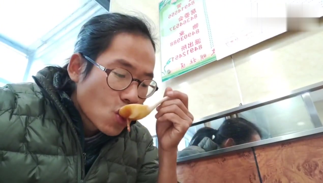朋友带我来品尝传说中的庆丰包子,是否像别人说的那样不好吃?