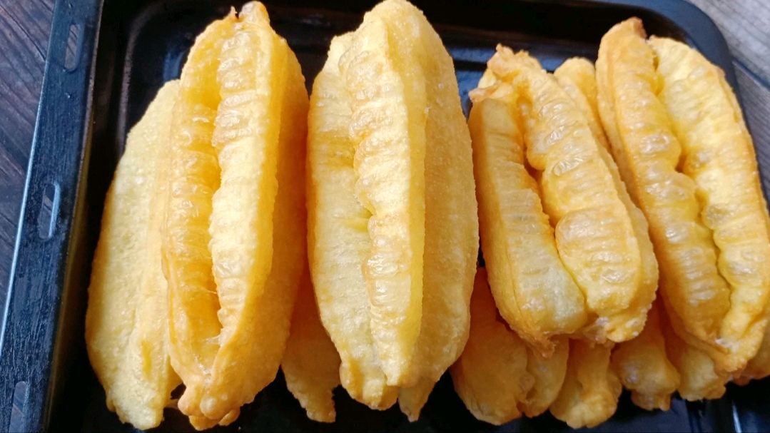 自制蓬松酥脆大油条,配方和技巧告诉你,以后想吃油条不用出去买