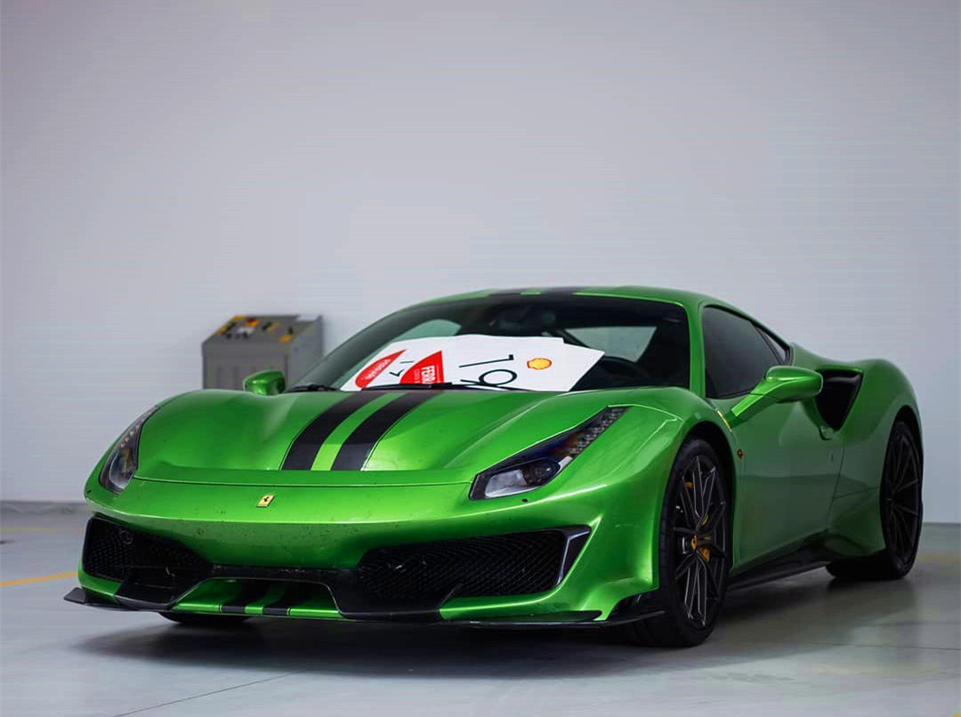 绿色法拉利488 pista,这颜色真漂亮!