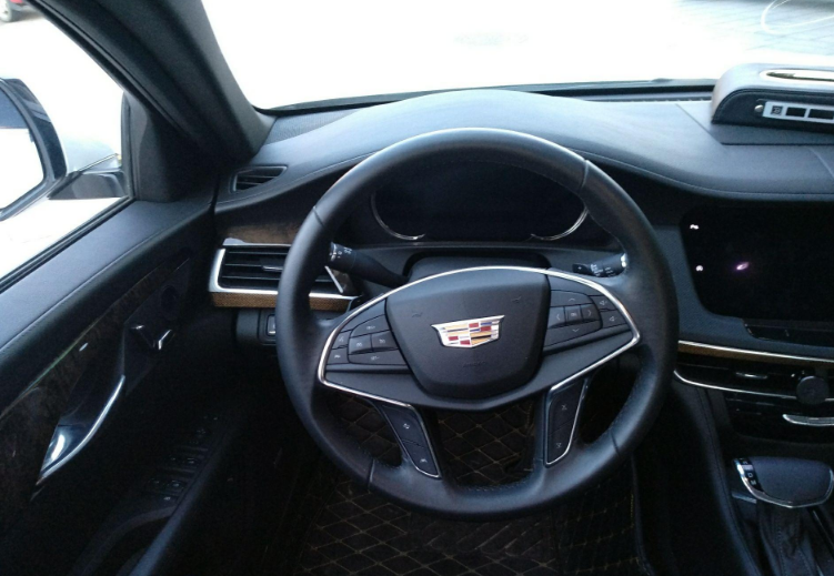 凯迪拉克ct8这款车怎么样呢?车主却说出满意和不满意各占一半