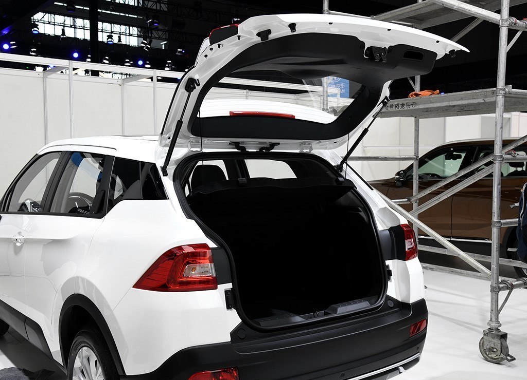 99万提中华v3,用车1700公里后,车主:我只想说四个字!