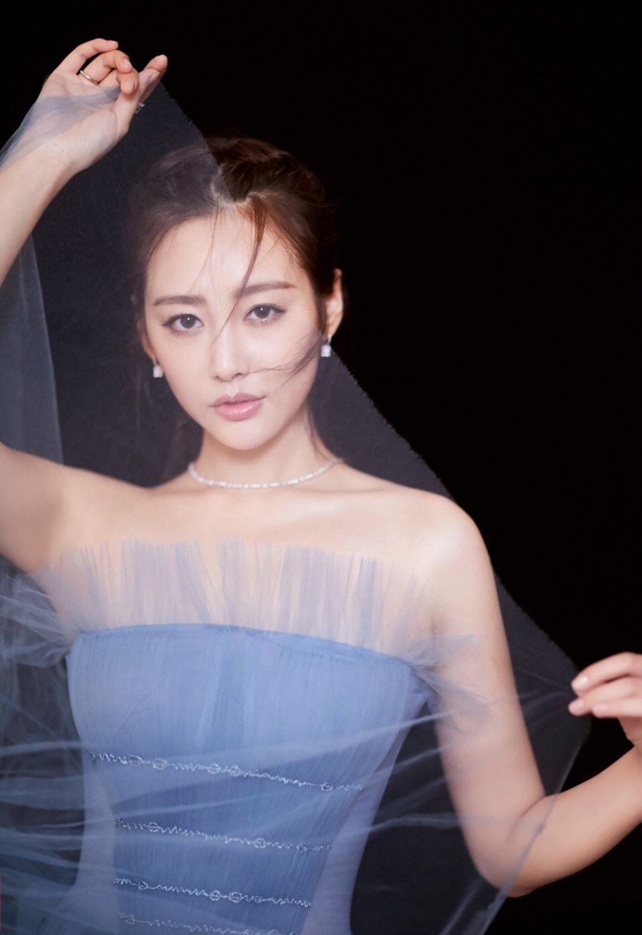 李纯从出道到现在,演过很多部电影,其中令人印象深刻的是她演的第一部