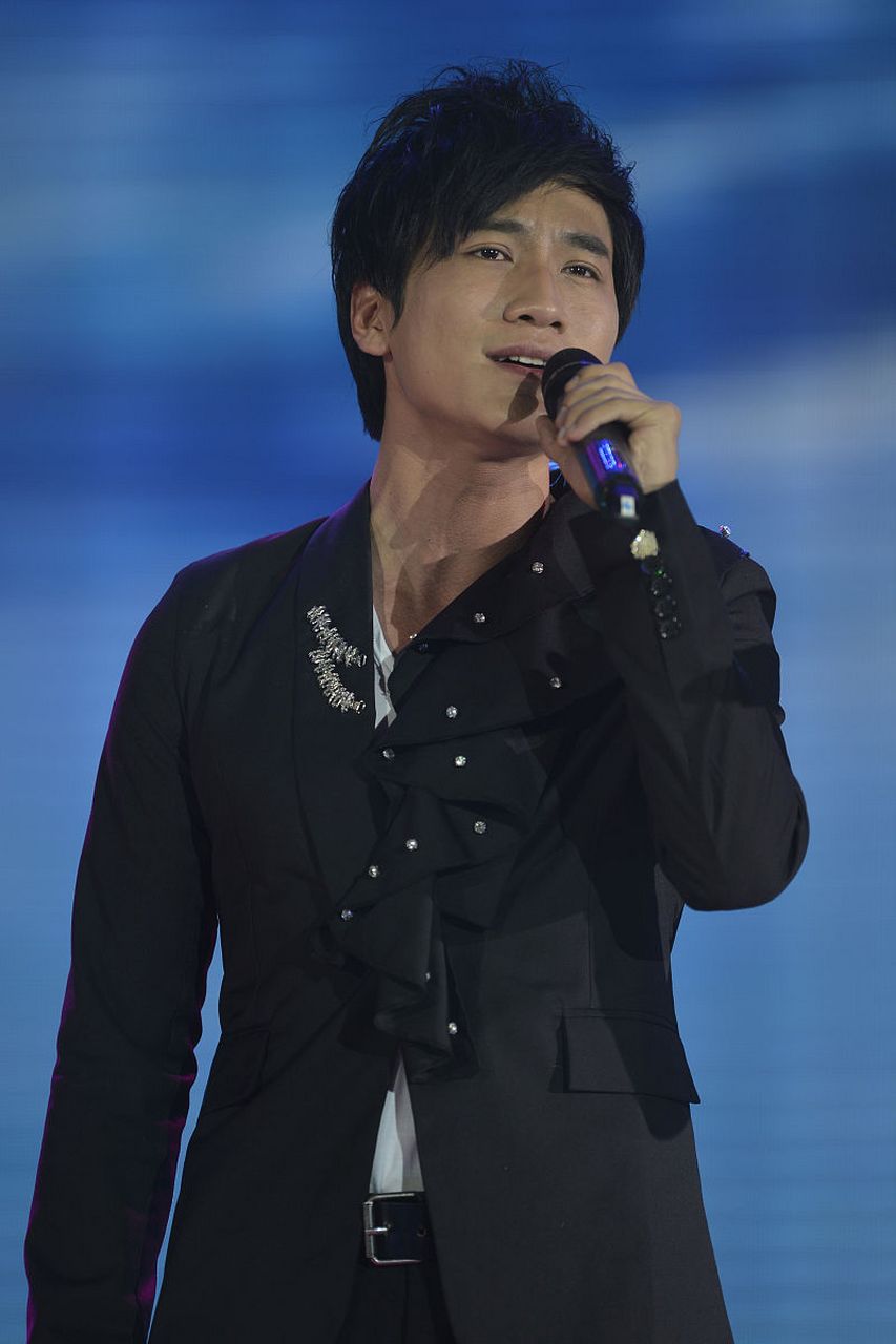 历届冠军95  第一季:梁博; 第二季:李琦; 第三季:张碧晨; 第四季