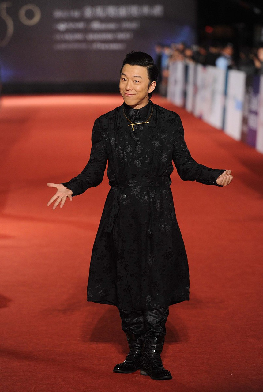 黄渤,算不算是,拍照最会摆造型的男明星[嘻嘻]?#我们都爱聊八卦