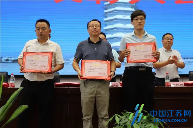 白塔埠镇第35个教师节庆祝表彰大会在白塔高级中学举行