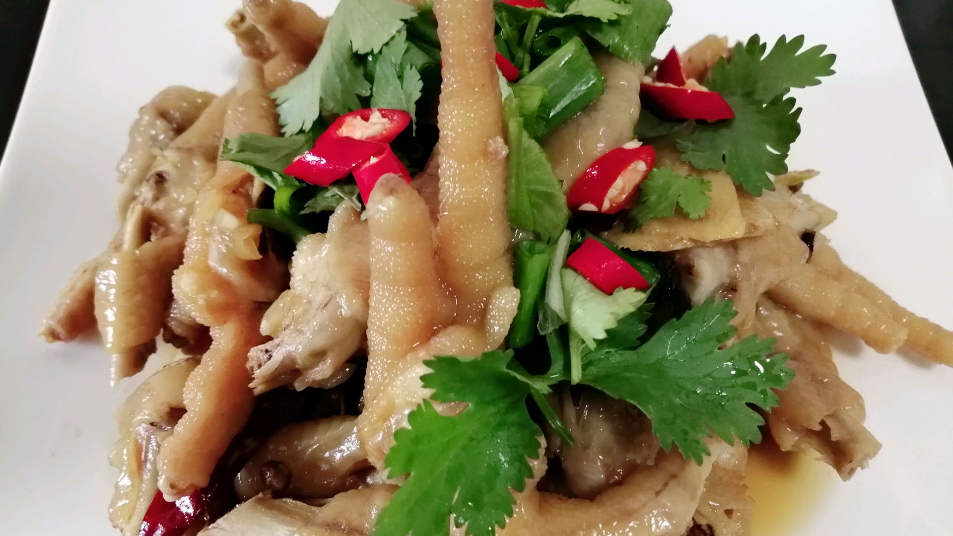 这才是鸡爪好吃的正确做法,比大鱼大肉还香,配饭一口一只真过瘾