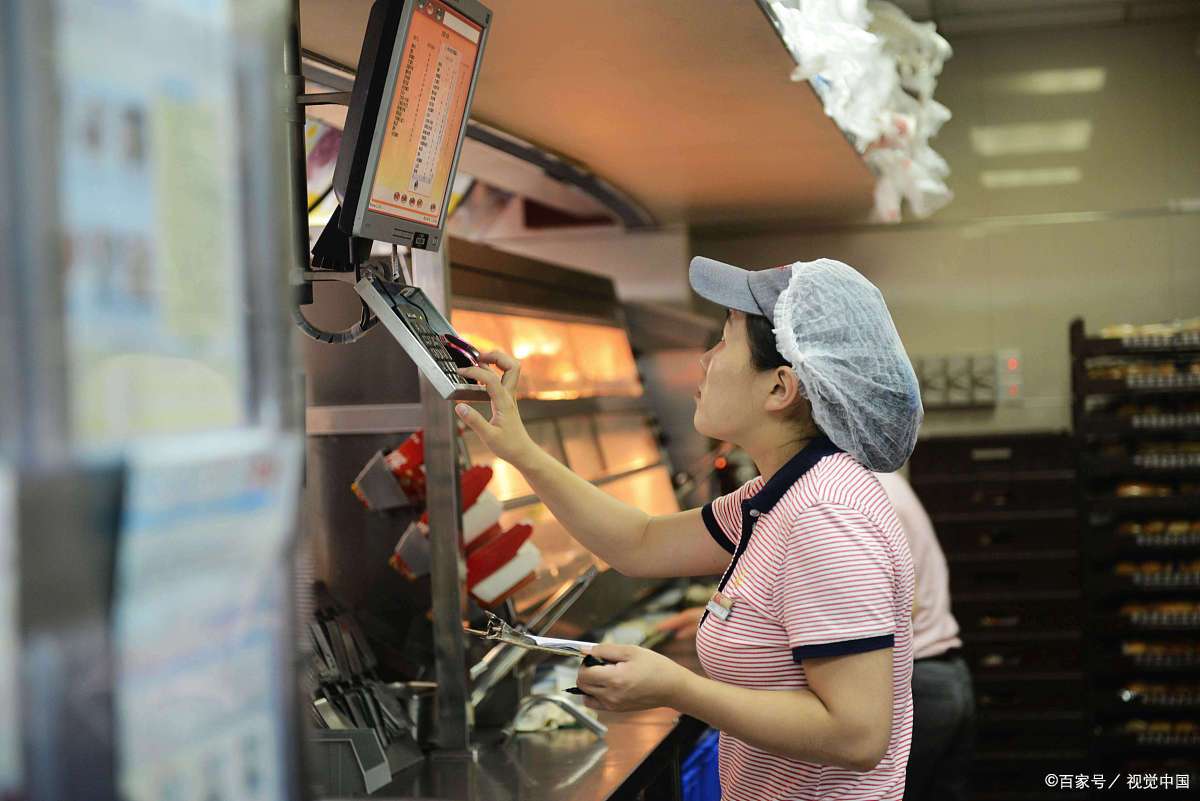 大家怎么看待餐饮服务员,累不累