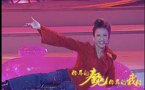 最经典的2001年春晚,李玟劲歌热舞美出天际,卖拐经典再难复制