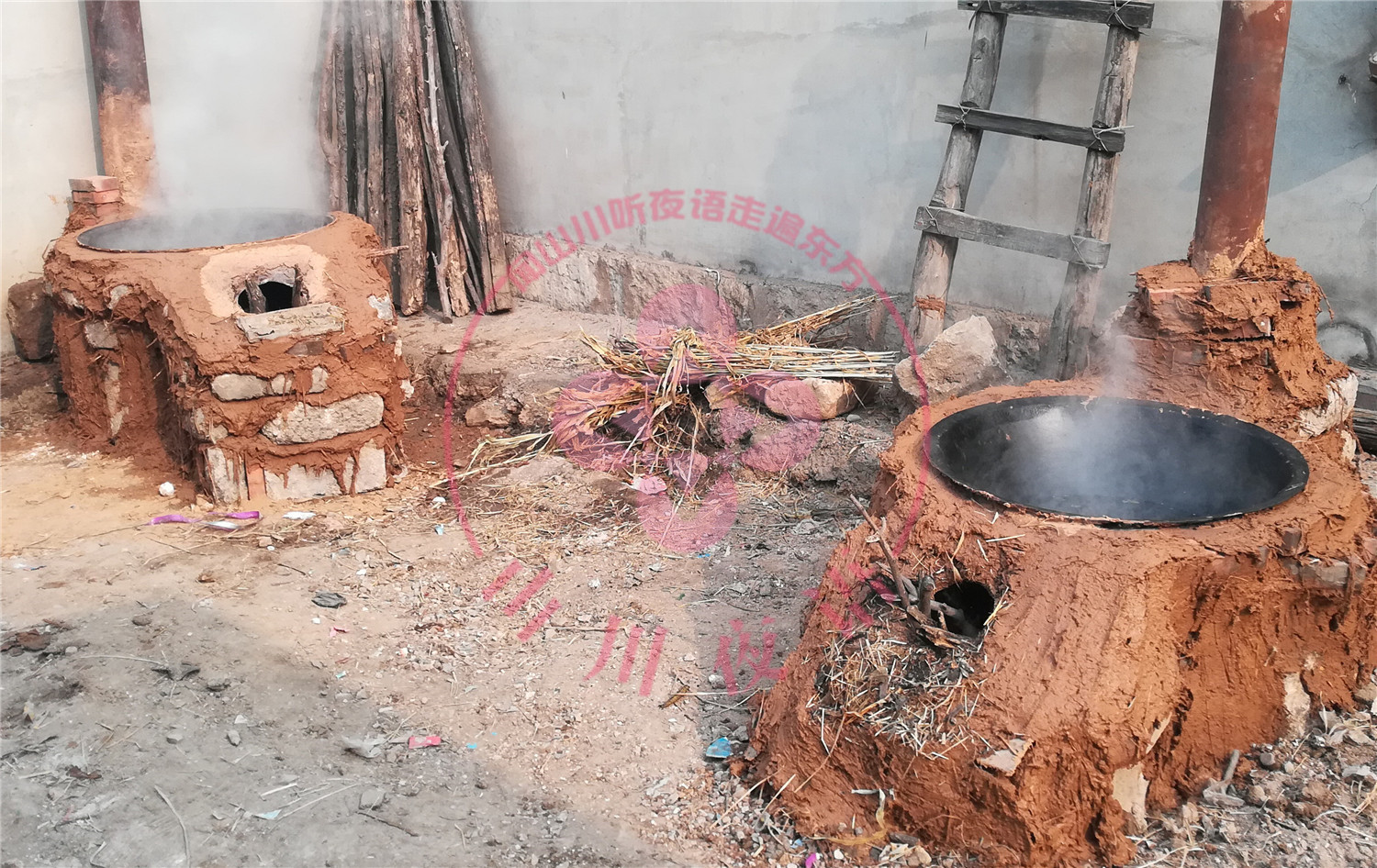 探寻农村最接地气原始火炉 黄土麦秸搭配成就"泥太太"功用