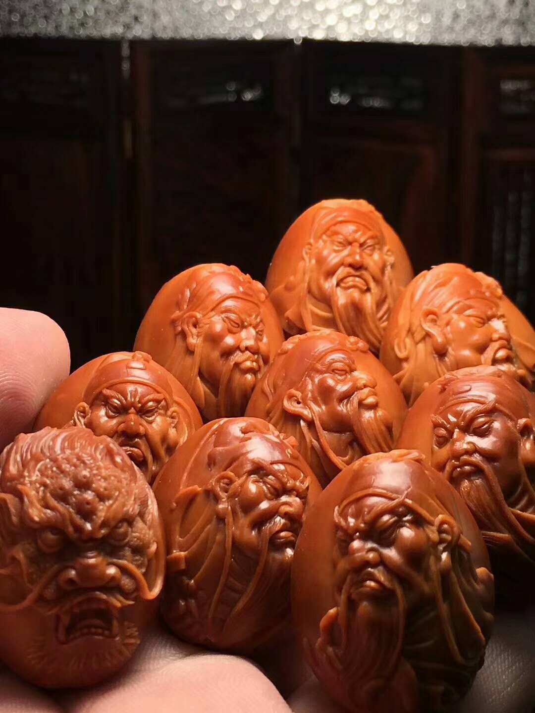 九龙关公核雕手串,关公神态各异,背面龙头威武,规格2.3×3.