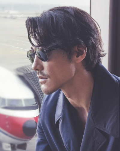 胡兵机场帅气写真,阳刚霸气,高清图片