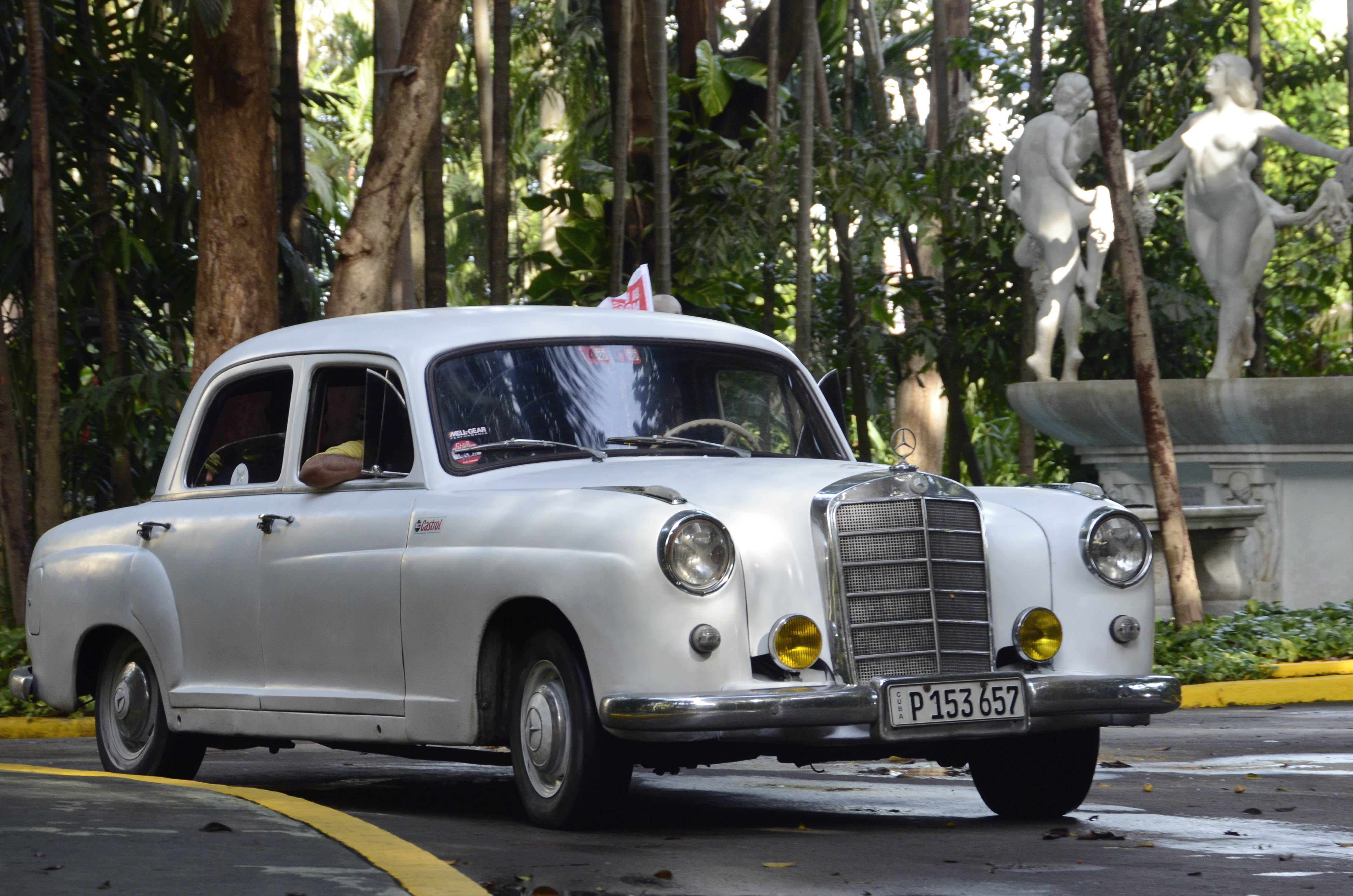 哈瓦那举办老爷车赛纪念古巴首现汽车120周年