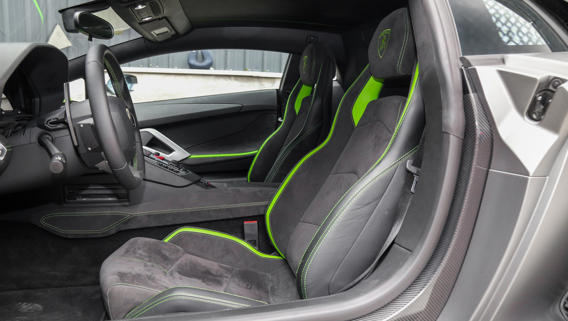 风格豪华的兰博基尼aventador,设计感很强,买车就选它