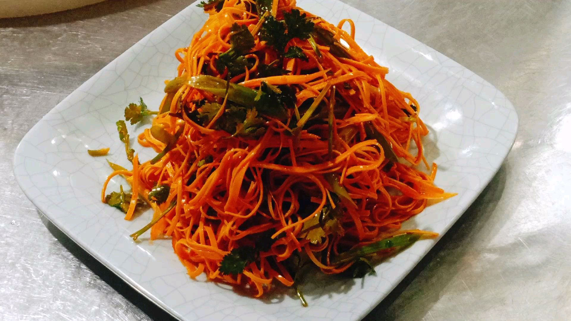 家常拌菜,红油干豆腐丝,咸鲜麻辣真下饭