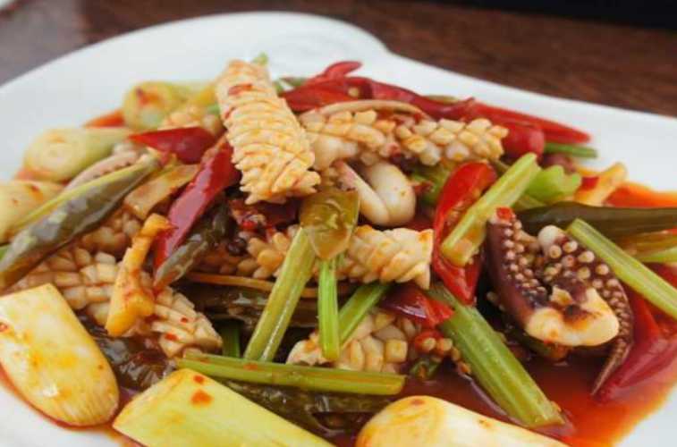 川味的泡椒鲜鱿鱼,吃着辣闻着香,看着更是让人很有食欲