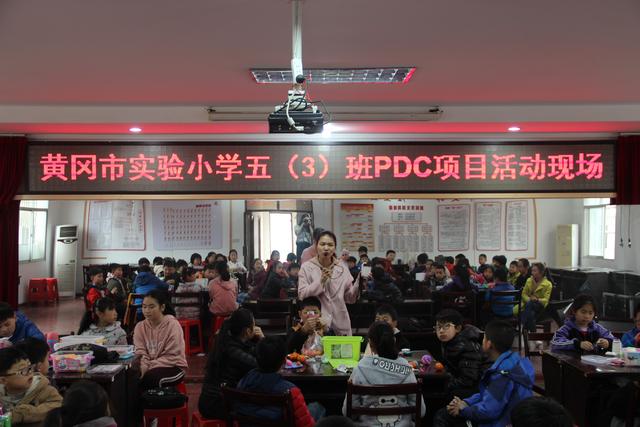 黄冈市实验小学来清源门社区开展"未来世界 "pdc手工粘土项目