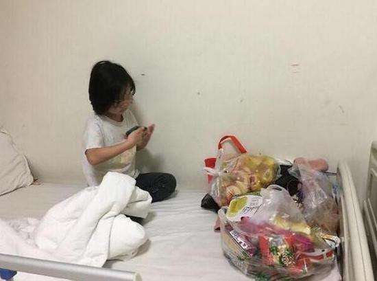 13岁女孩晚上还要穿着纸尿裤,医生检查后,家长陷入自责!