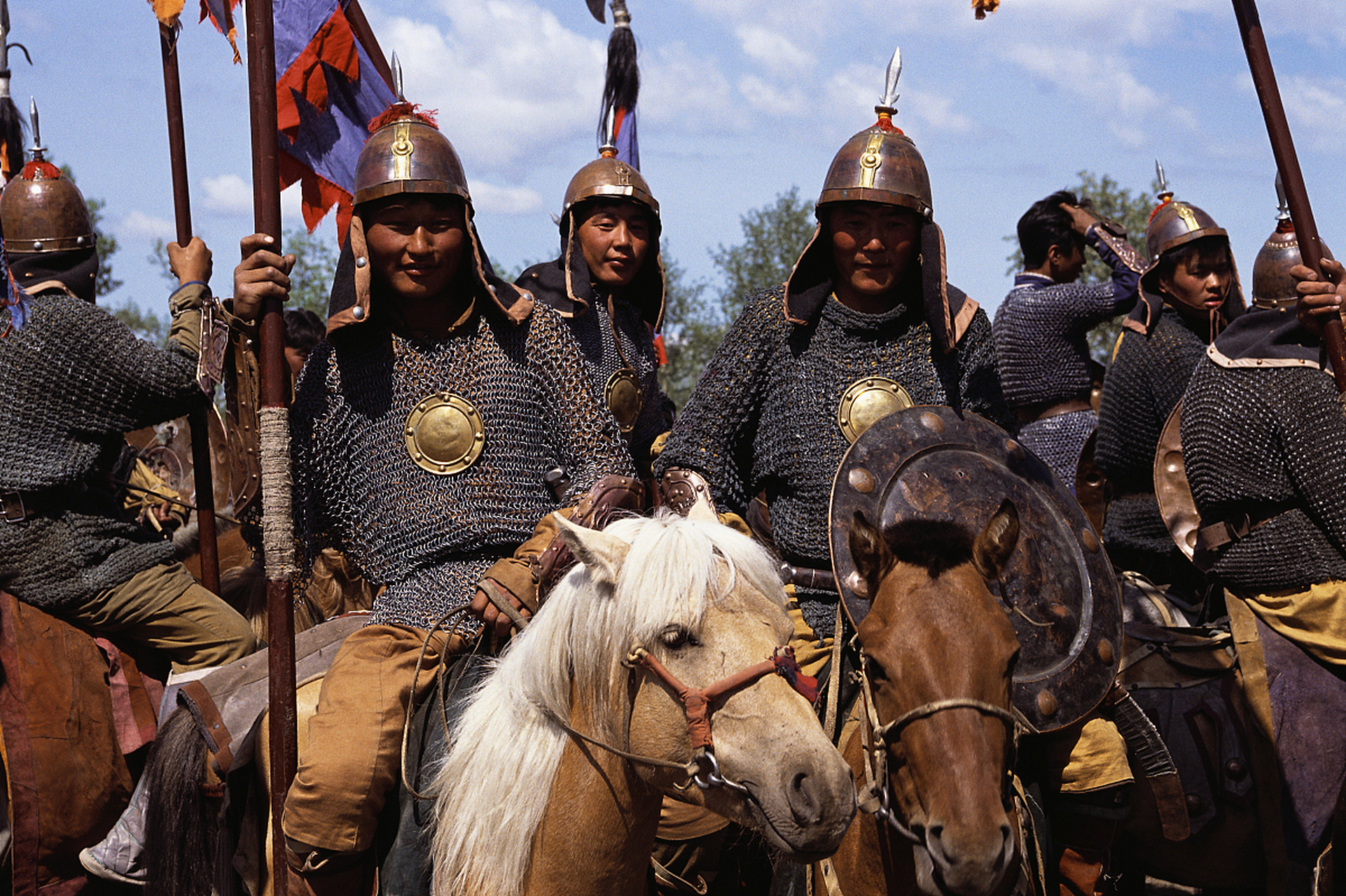 在历史的进程中,个人的命运既受时代决定也受人性影