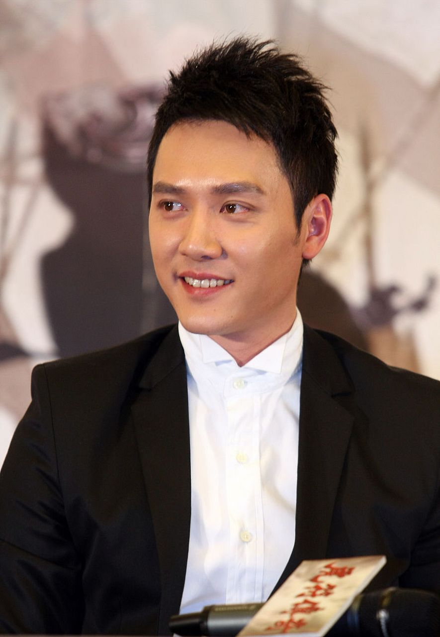 冯绍峰跟古力娜扎主演的电影《爱犬奇缘》定档七夕,上线11天了,目前