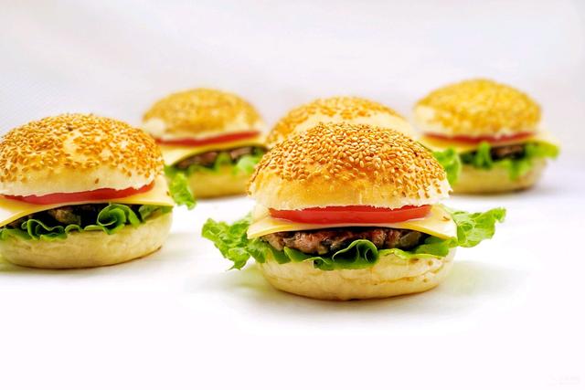 芝士牛肉汉堡的做法