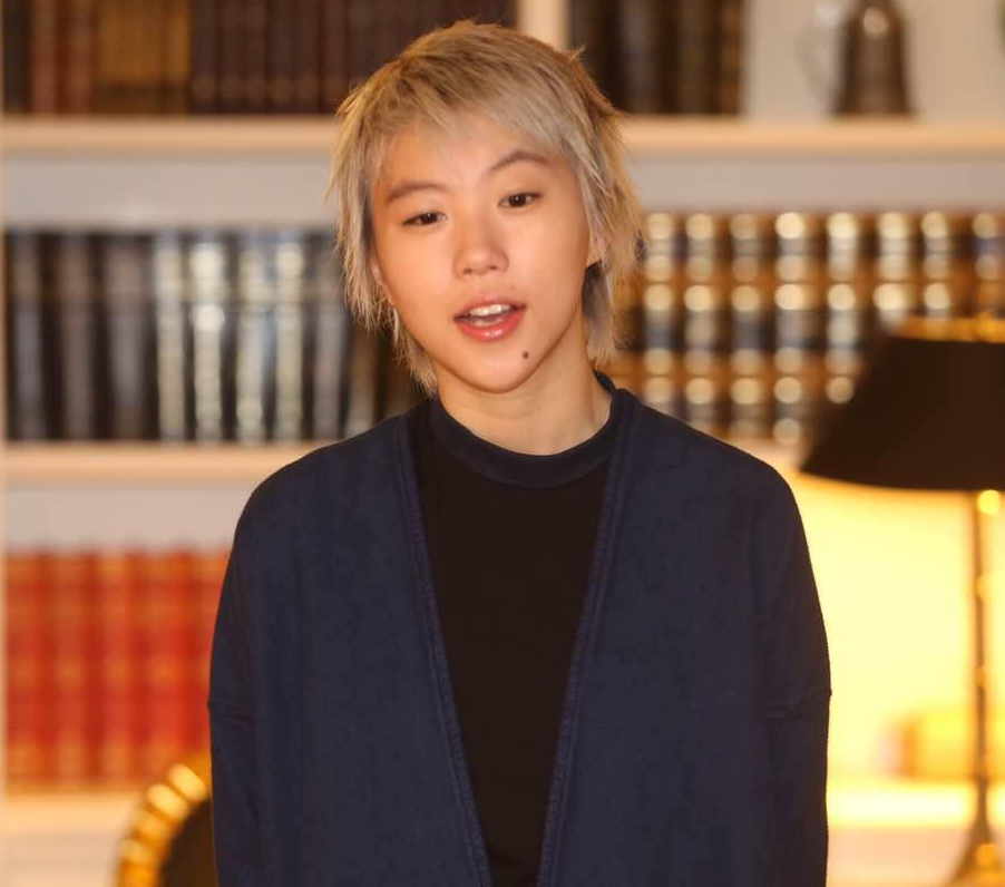 窦靖童李嫣照片对比,不像亲人像路人,网友:都是王菲亲生的吗?